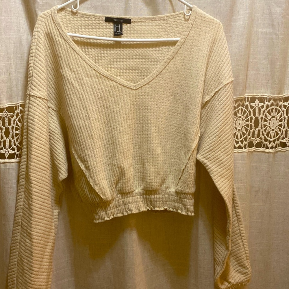 Cropped beige long sleeve